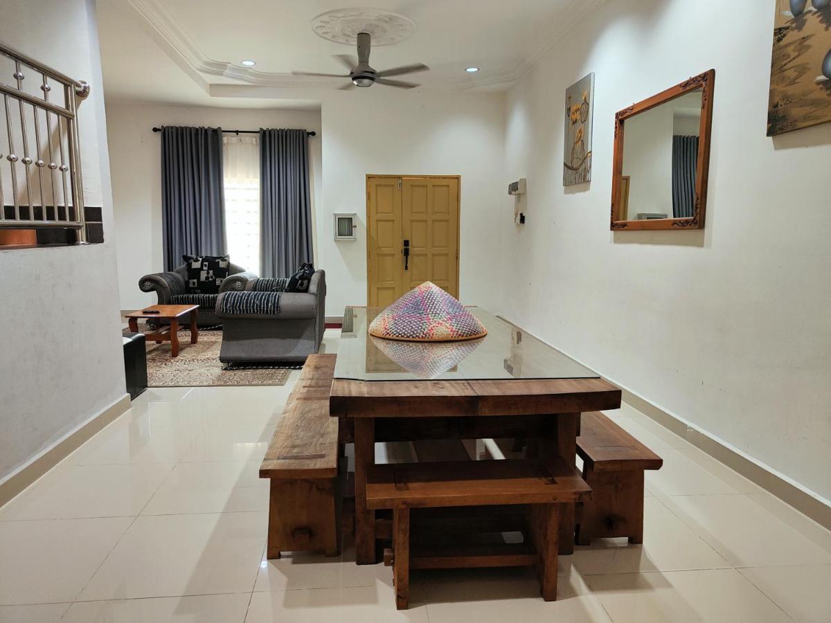 Homestay Roma Suite Куала-Тренгану Екстер'єр фото