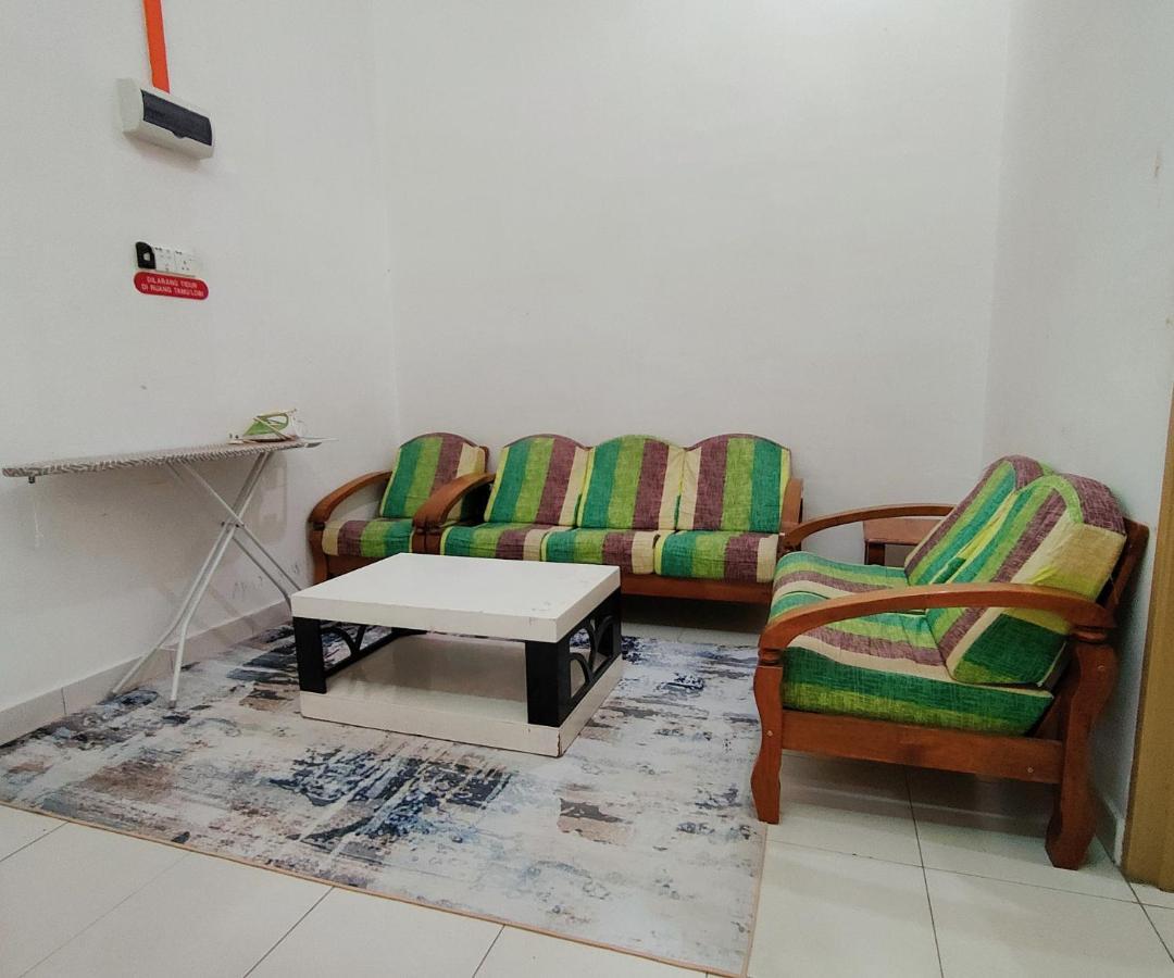 Homestay Roma Suite Куала-Тренгану Екстер'єр фото
