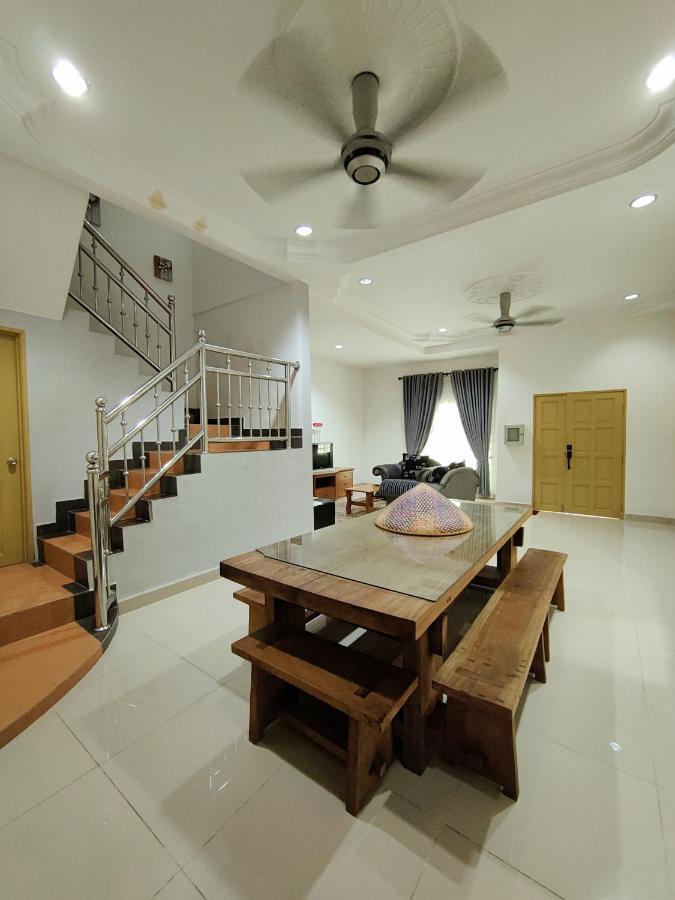 Homestay Roma Suite Куала-Тренгану Екстер'єр фото
