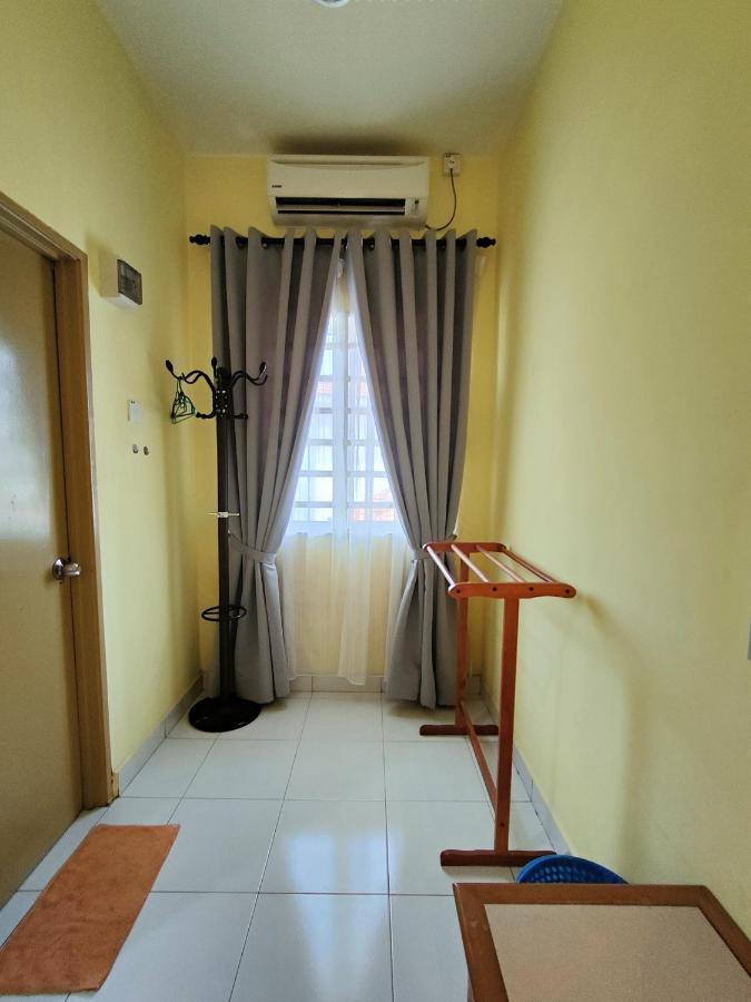 Homestay Roma Suite Куала-Тренгану Екстер'єр фото