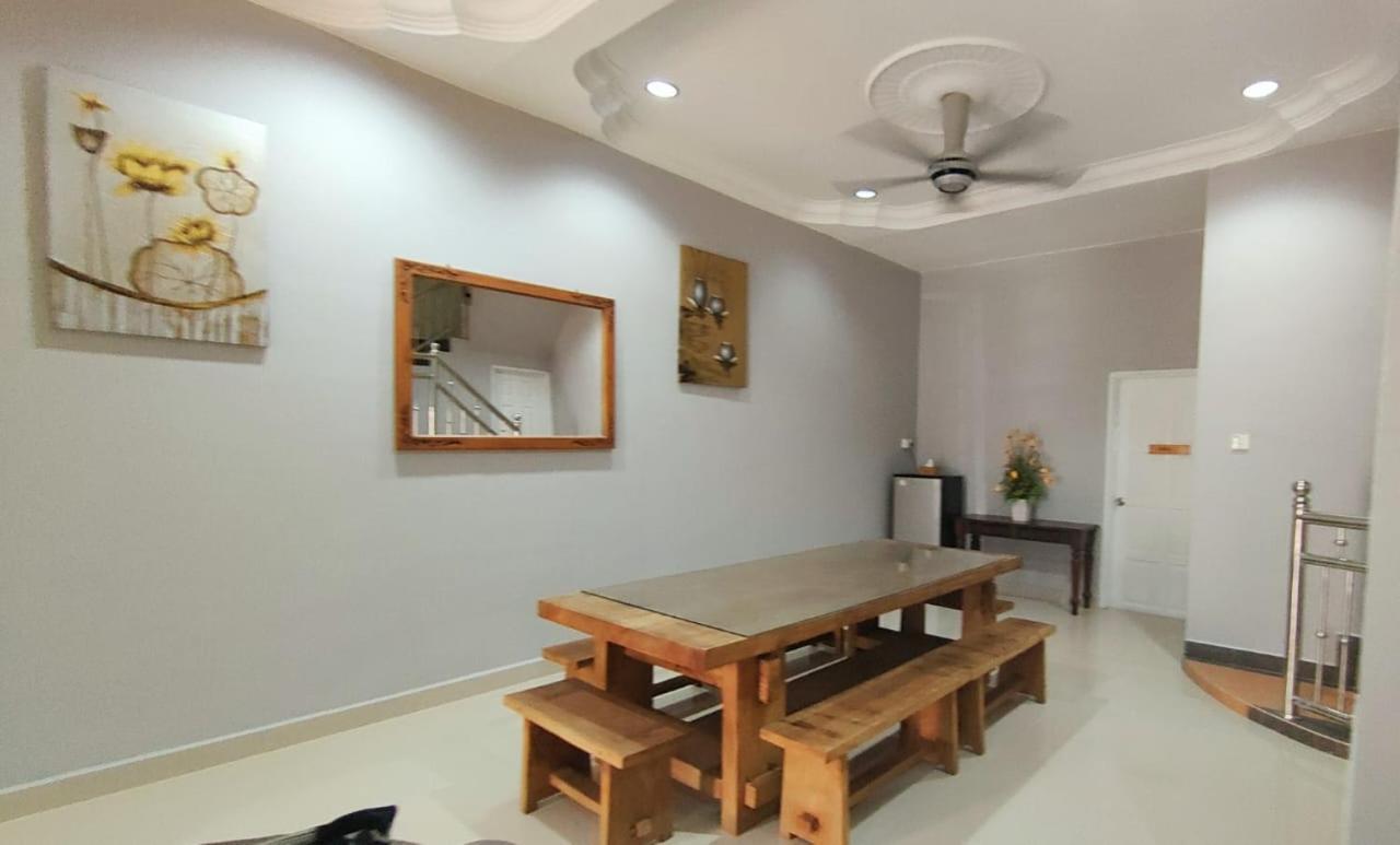 Homestay Roma Suite Куала-Тренгану Екстер'єр фото